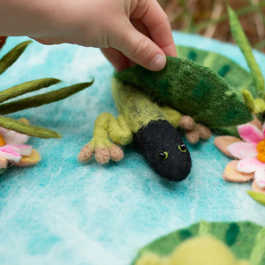 Hopalong Hollow Lily Pad Felt Habitat