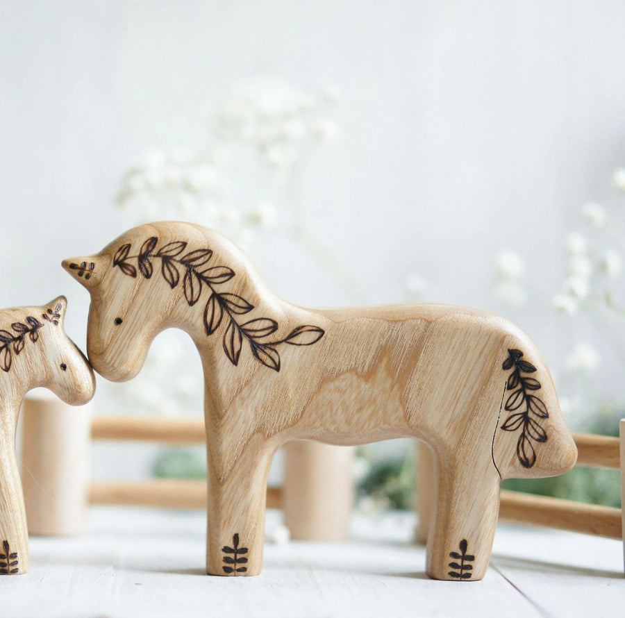 Wooden Horse, Mama
