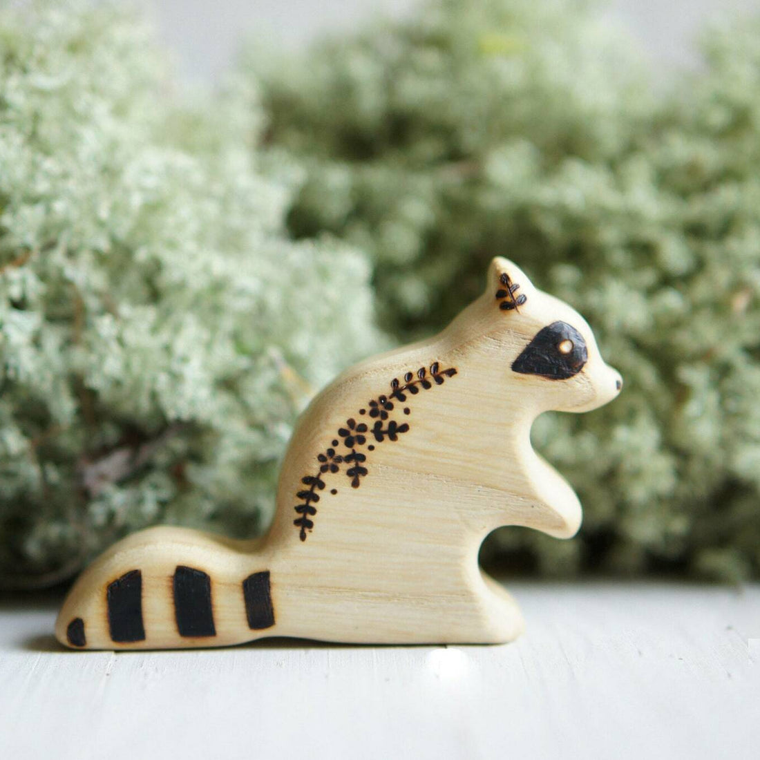 Wooden Raccoon, Sitting