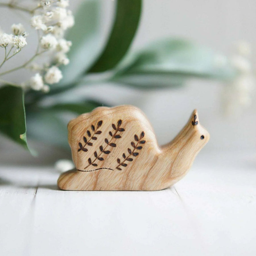 Wooden Snail, Crawling