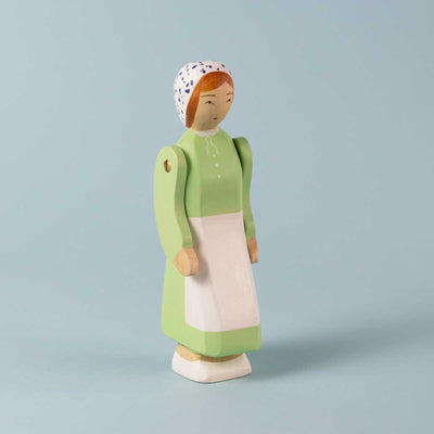 Atelier des Peupliers Wooden Farmer, Female