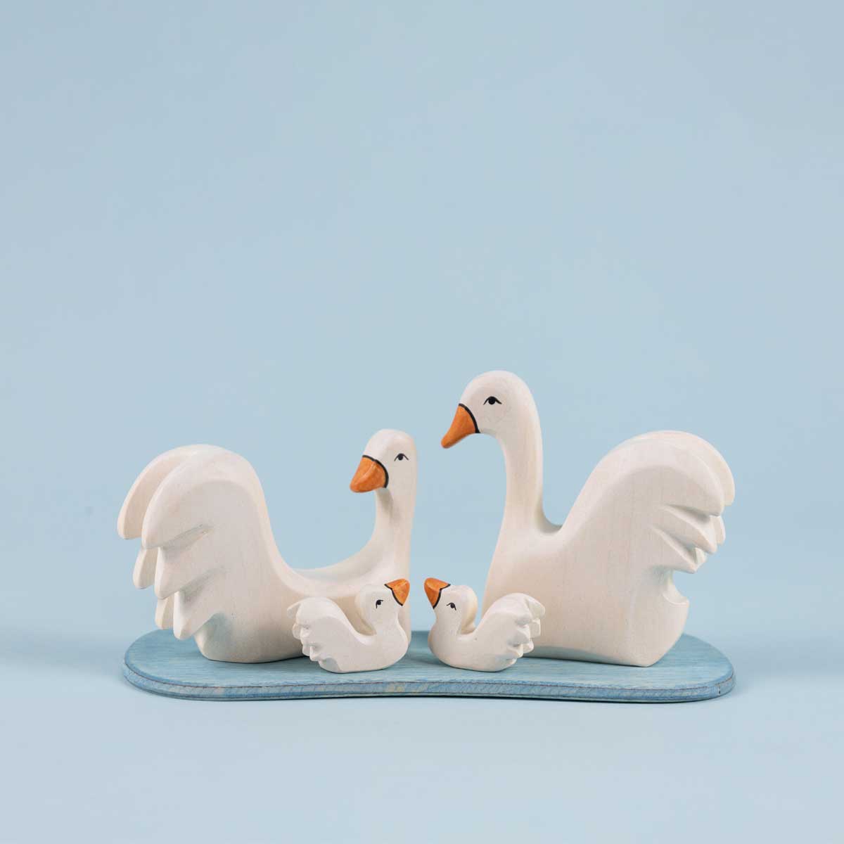 Atelier des Peupliers Wooden Swan Family