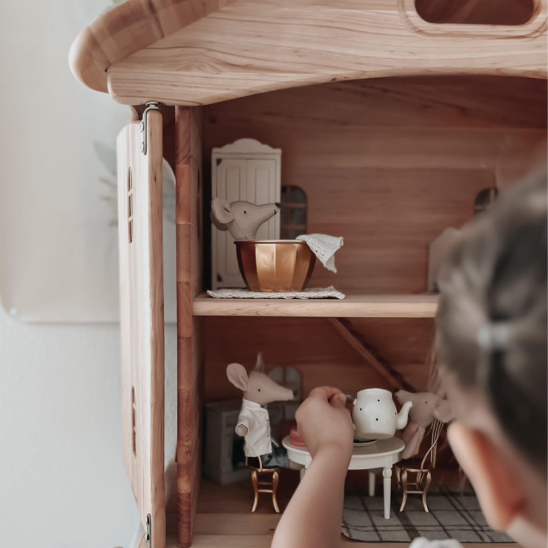 Drewart Dollhouse, Natural Roof and Doors – My Toy Wagon