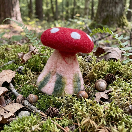 Medium Felt Mushroom, Red