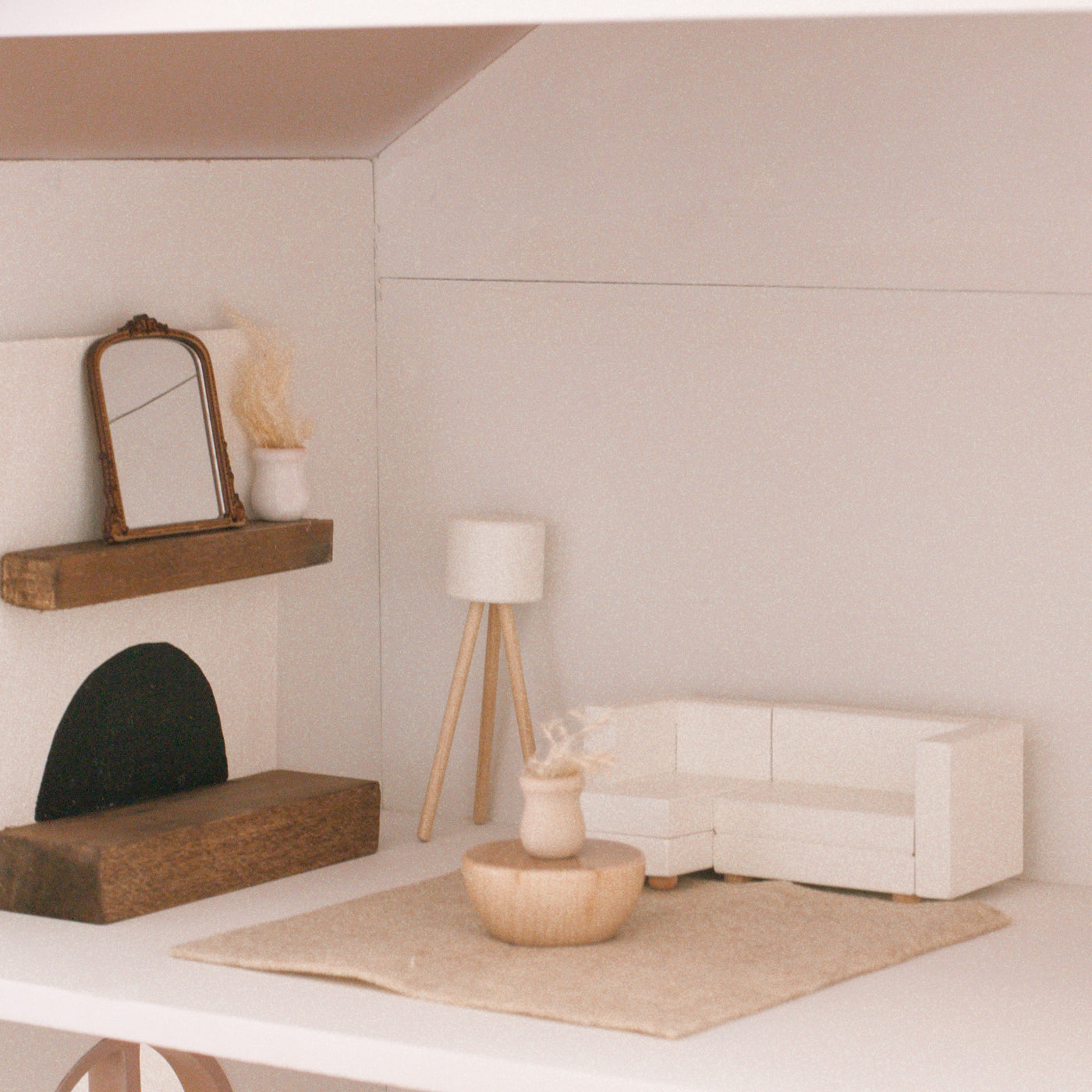 Milton & Goose Living Room Dollhouse Furniture Set