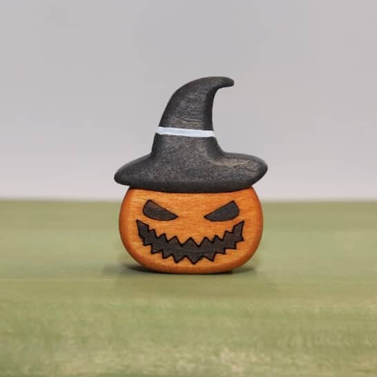 Mako Jack-o-lantern with Hat 2
