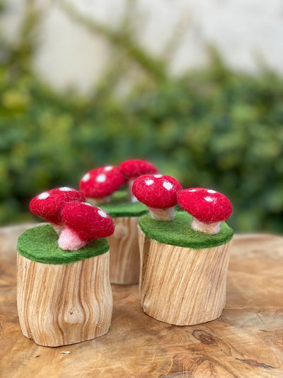 Papoose Small World Toadstool Trunk