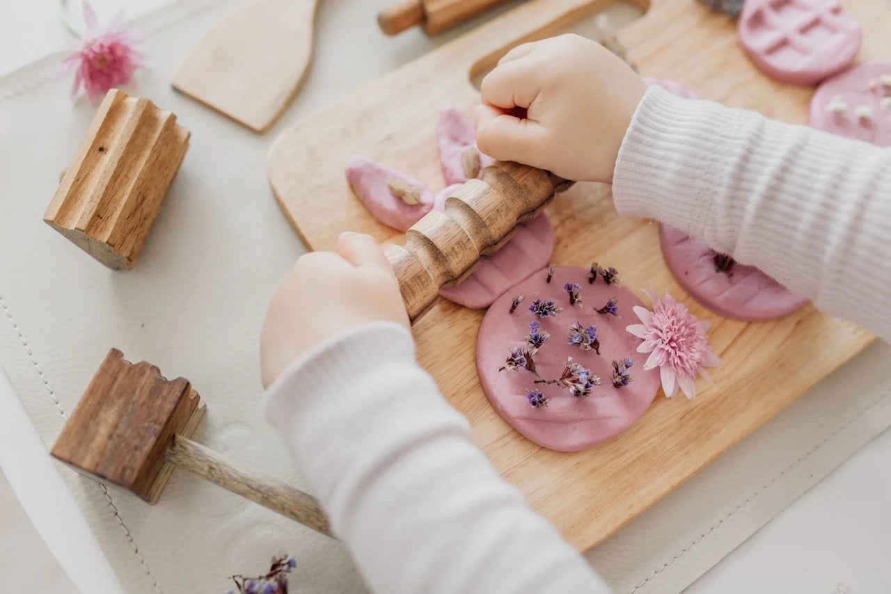 Q Toys Wooden Play Dough Set