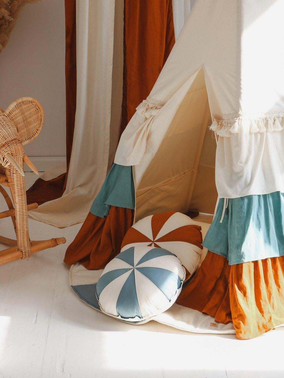 “Circus” Teepee Tent with Frills and "Caramel Candy" Mat Set