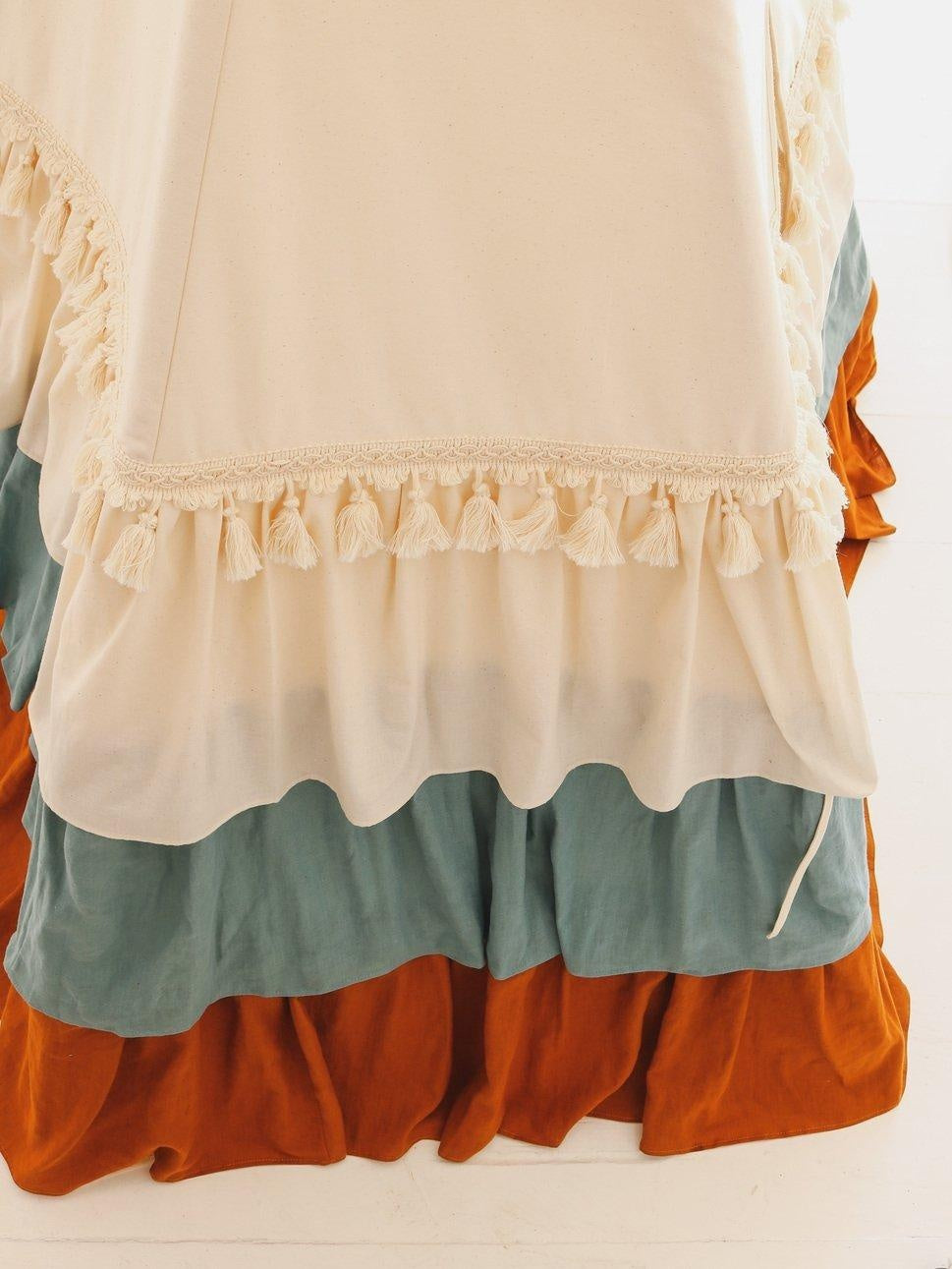 “Circus” Teepee Tent with Frills and "Caramel Candy" Mat Set