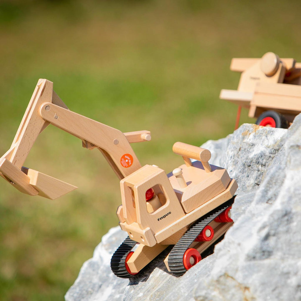 Fagus Wooden Excavator – My Toy Wagon