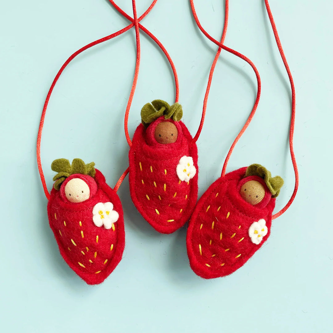 BABY strawberryネックレス Fairyshadow Strawberry Baby Necklace, Red – My Toy Wagon