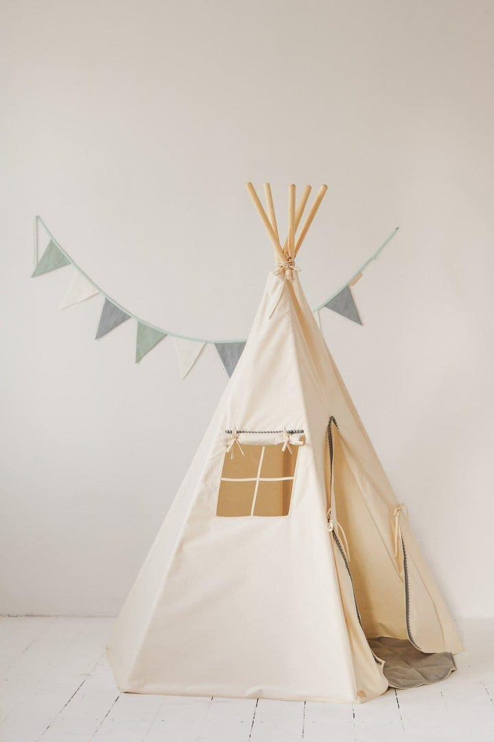 “Grey Pompoms” Teepee Tent with Pompoms