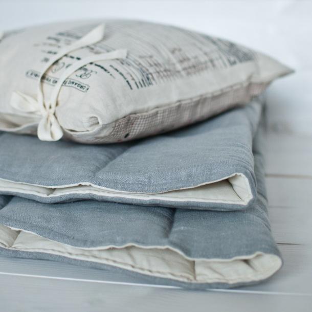 “Grey Pompoms” Teepee with Pompoms and Round Mat Set