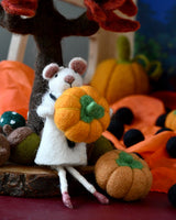 Felt pumpkins arranged together to show the size of the set · view 3
