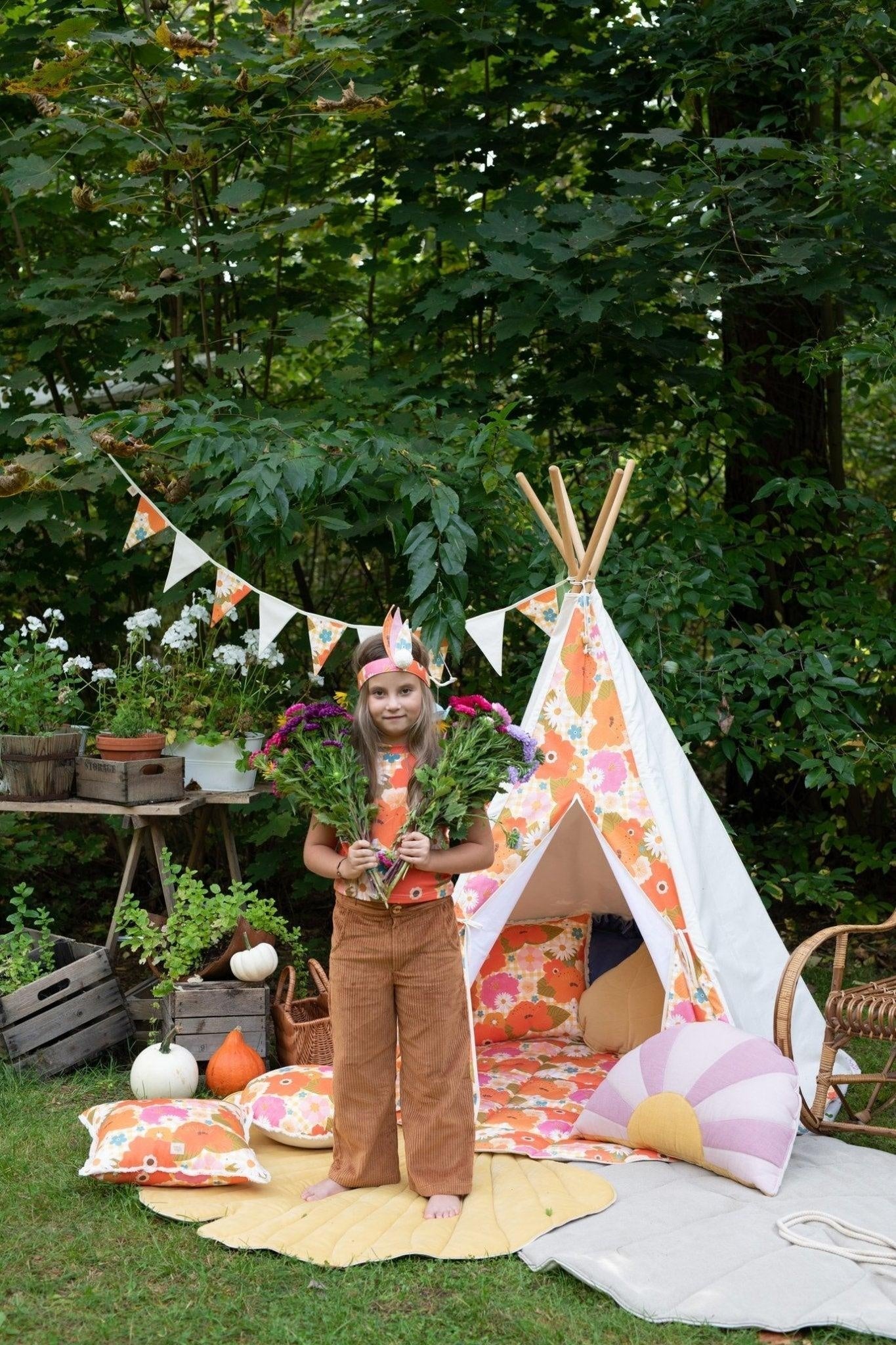 “Picnic with Flowers” Teepee Tent