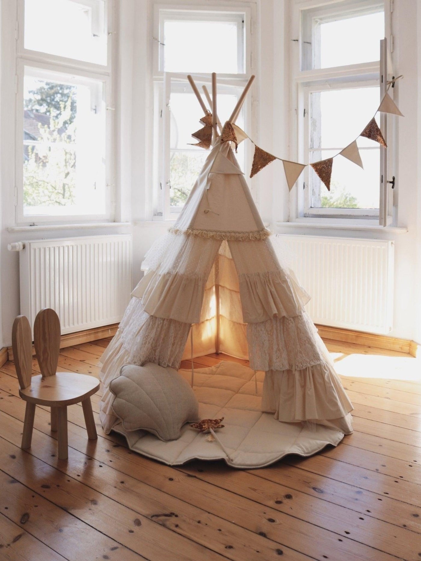 “Shabby Chic” Teepee Tent with Frills