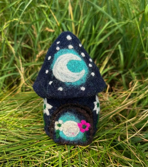 Tiny Felt Luna Home