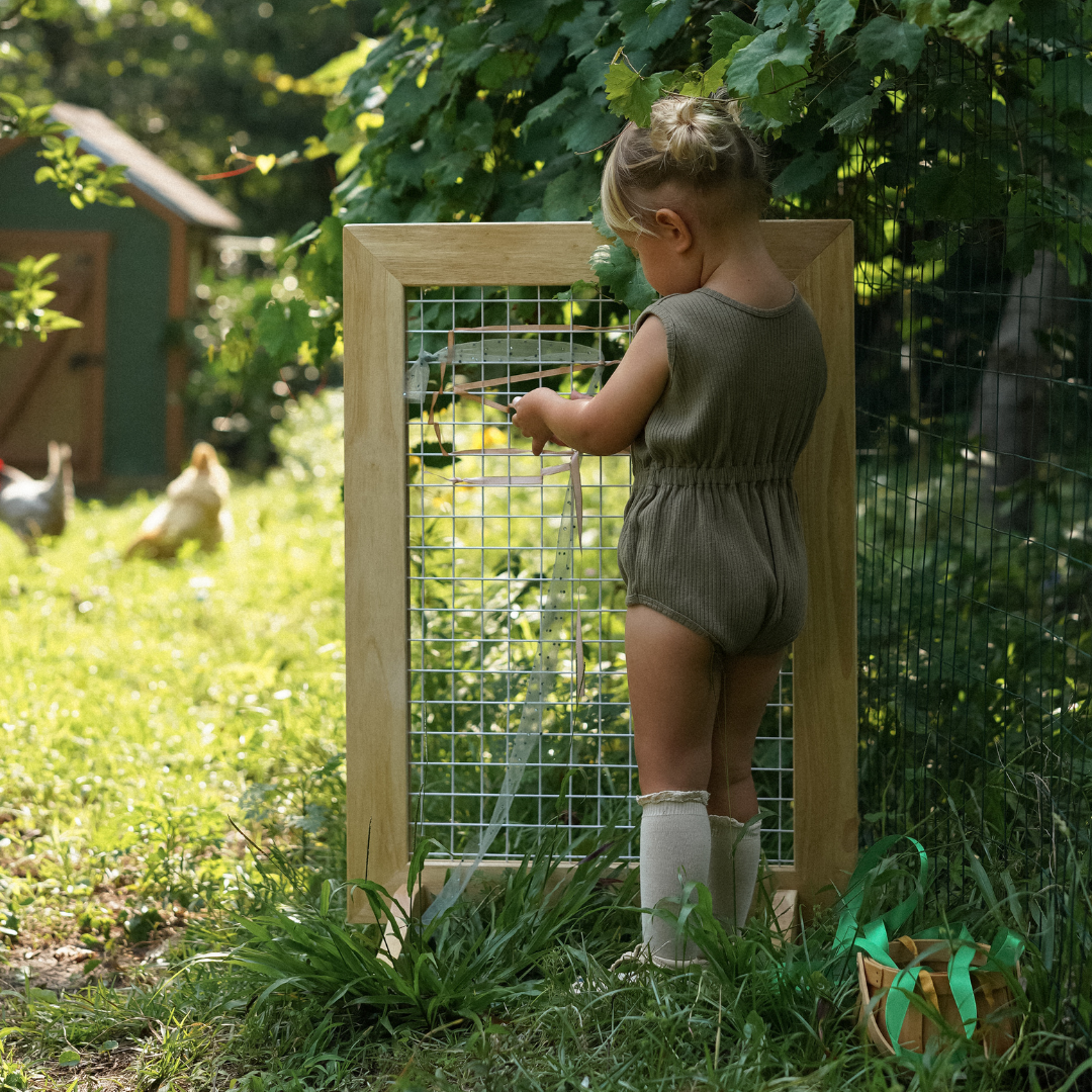 Q Toys Wooden Weaving Station
