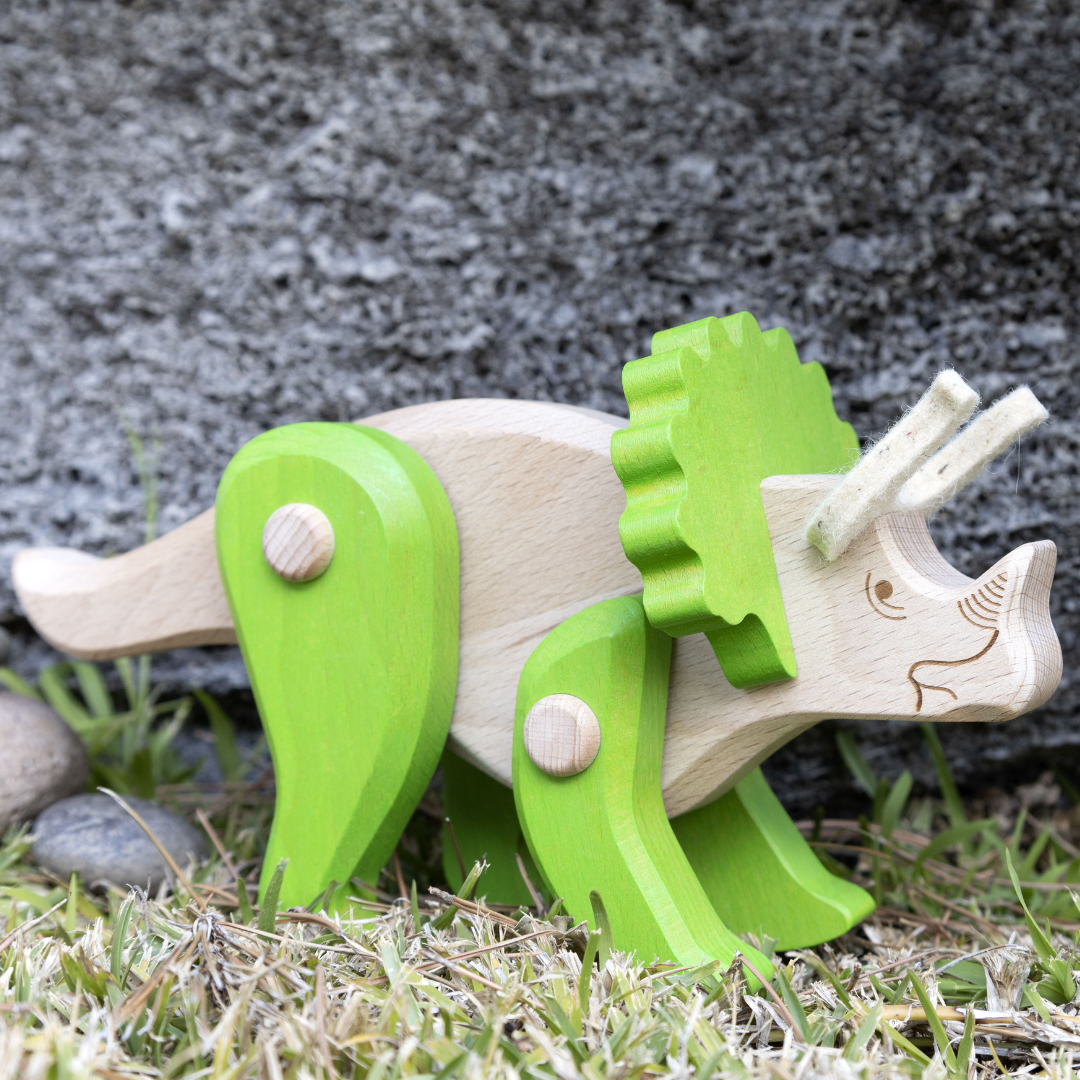 Sale Bajo Triceratops Action Figure
