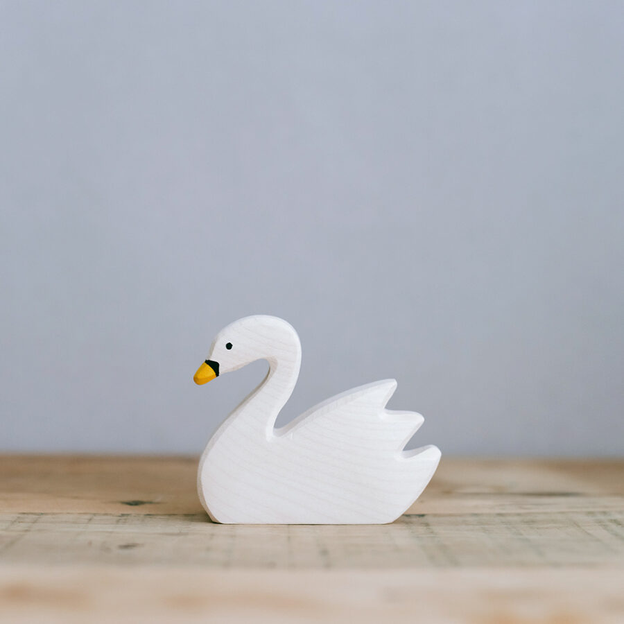 Holztiger Swan, Swimming