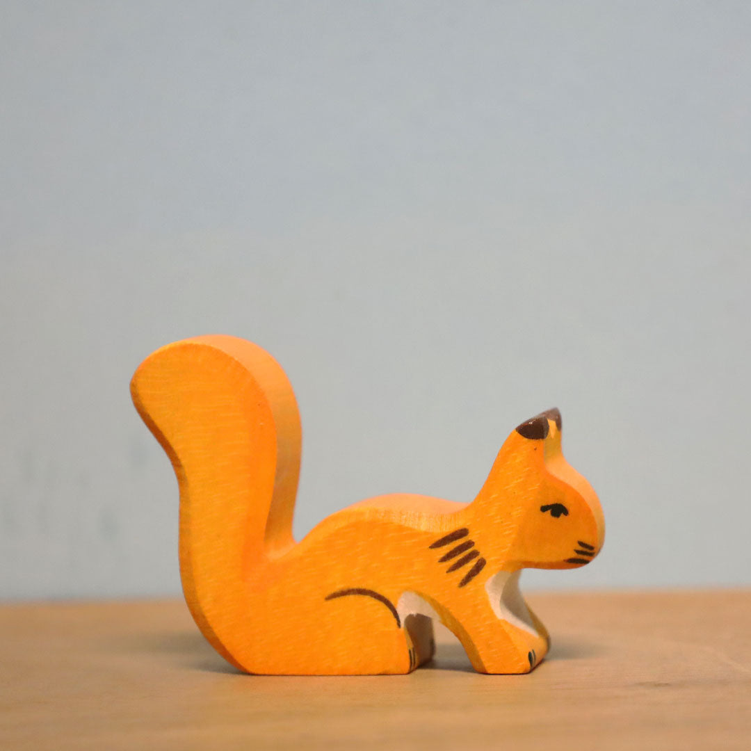 Holztiger Squirrel, Standing, Orange